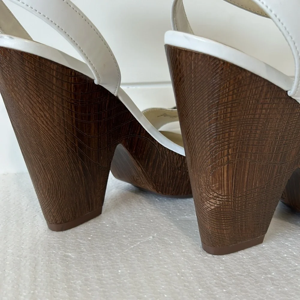 GBG Los Angeles Selah White Logo Platform Block Heel Sandals Size 9 NWOT